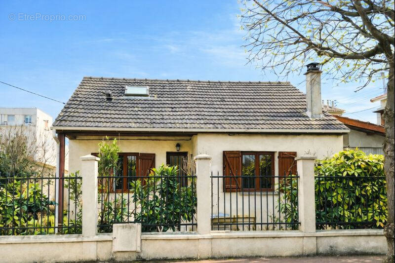 Maison à LE BLANC-MESNIL