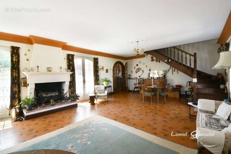Maison à PINEUILH