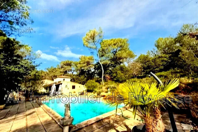 Maison 153 m² à Rognes  - photo 4