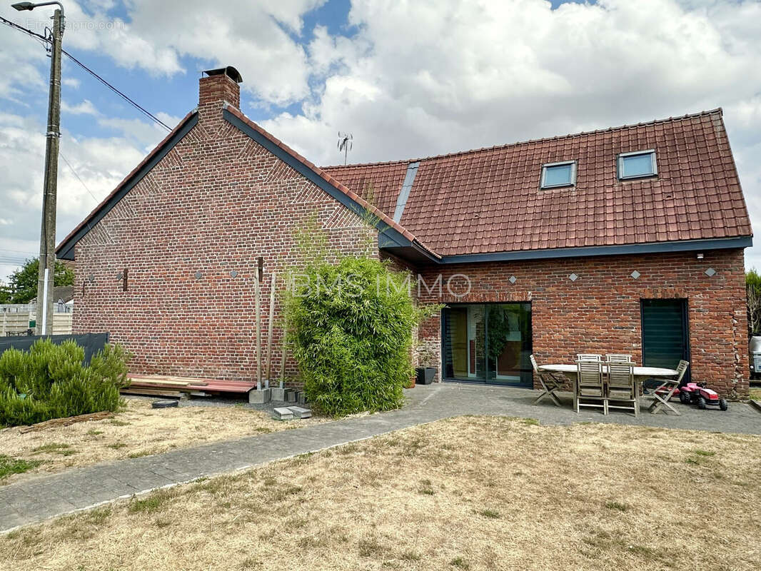 Maison à COUTICHES