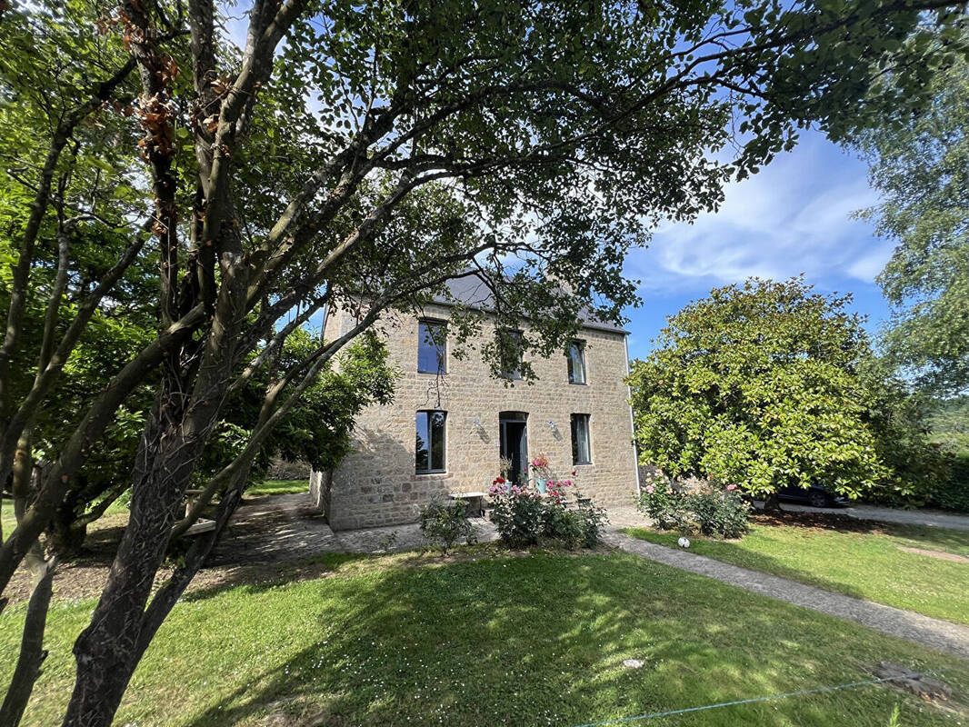 Maison à CONDE-SUR-VIRE