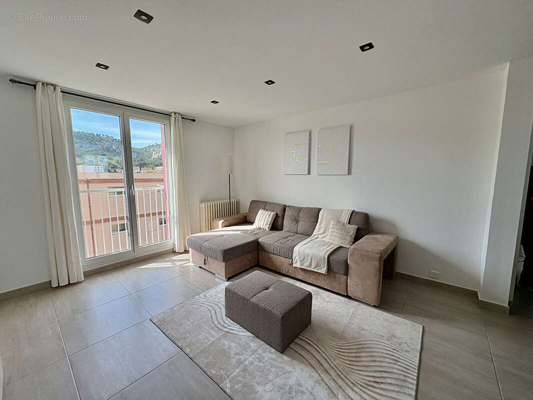 Appartement à CHATEAUNEUF-LES-MARTIGUES