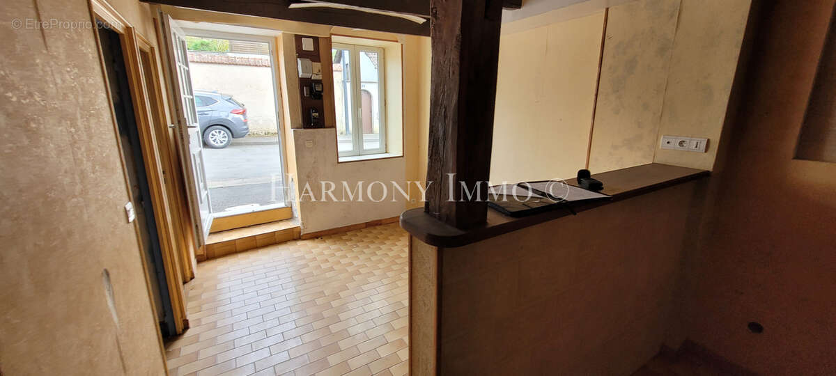 Maison à DUN-SUR-AURON