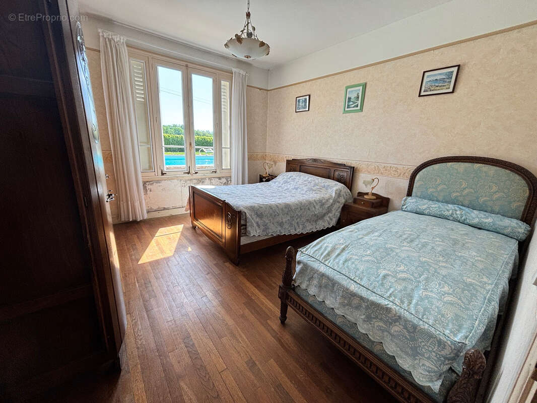 Grande propriété avec deux habitations, piscine et dépendances - photo 8