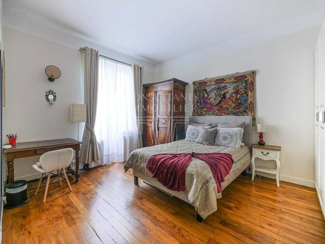Appartement à PARIS-16E
