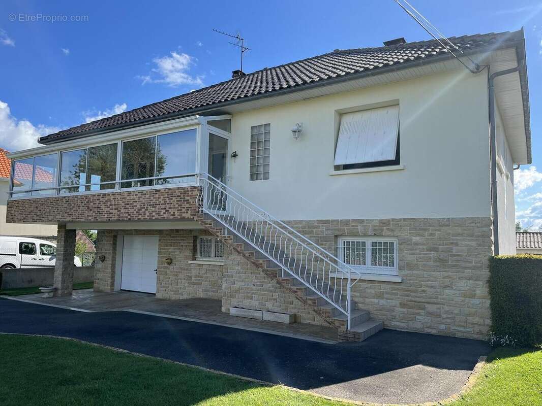 façade - Maison à LACAPELLE-MARIVAL