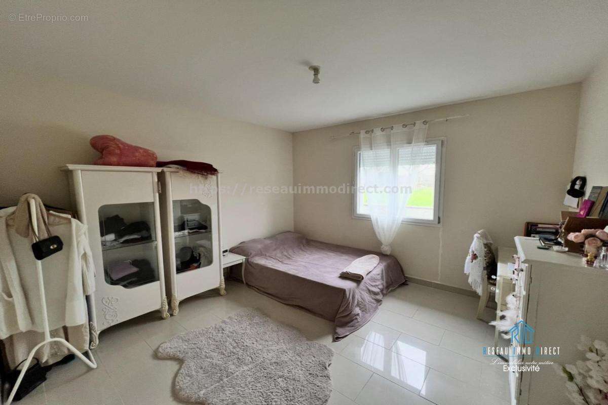 Maison à SAINT-JEAN-D'AVELANNE