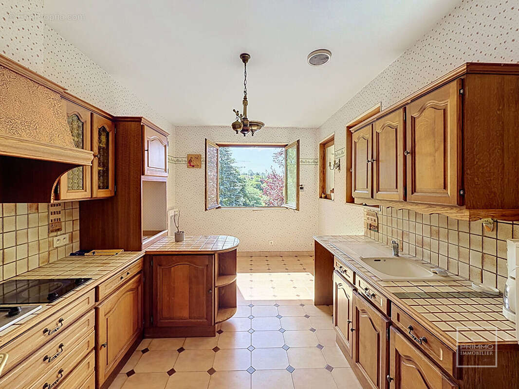 SAINT DIDIER AU MONT D'OR, Maison de 182 m² au calme avec beau potentiel - photo 5