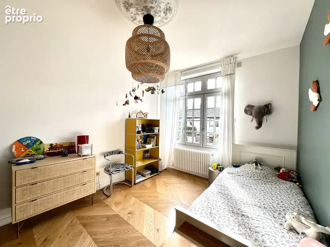 NIORT   Maison rénovée de 141 m2, 4 chambres, jardin et garage, proche des Halles et du Quai Métayer - photo 14