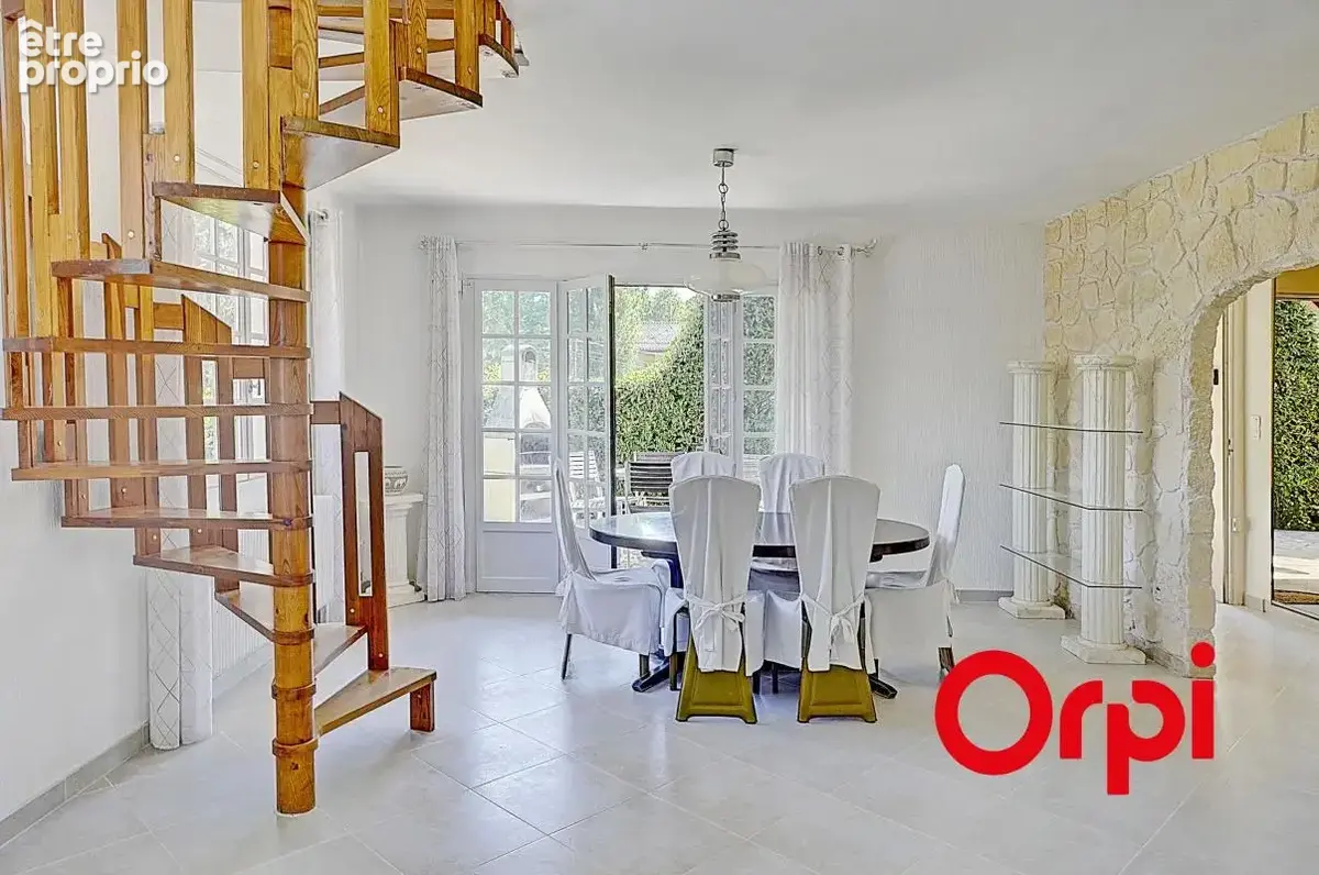 Maison familiale de 195m2 à Cailloux-sur-Fontaines - photo 3