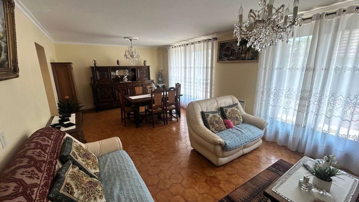 MAISON A VENDRE A VETRAZ MONTHOUX SALON SEJOUR SALLE A MANGER - Maison à VETRAZ-MONTHOUX