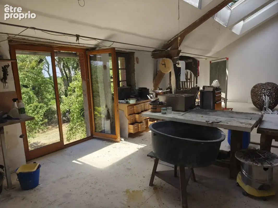 Grande maison familiale avec de nombreuses dépendances et un fort potentiel commercial - photo 16