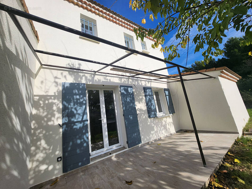 Maison à MORIERES-LES-AVIGNON