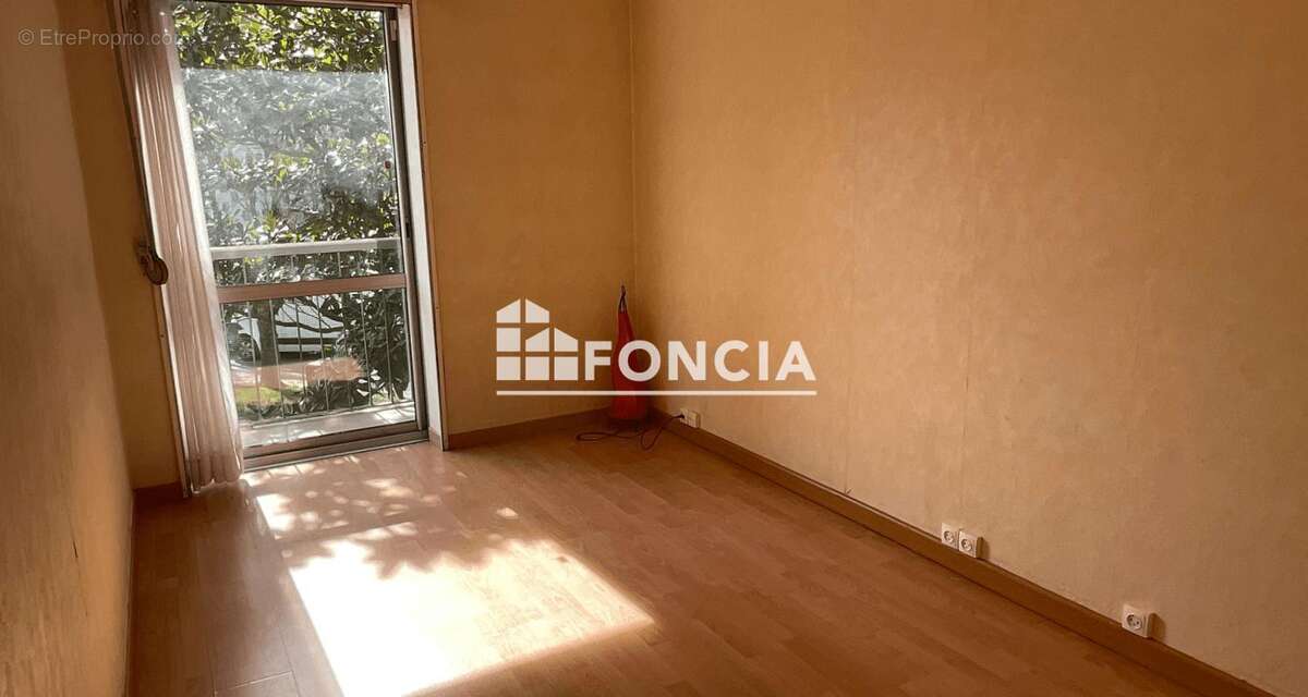 Appartement à FRESNES