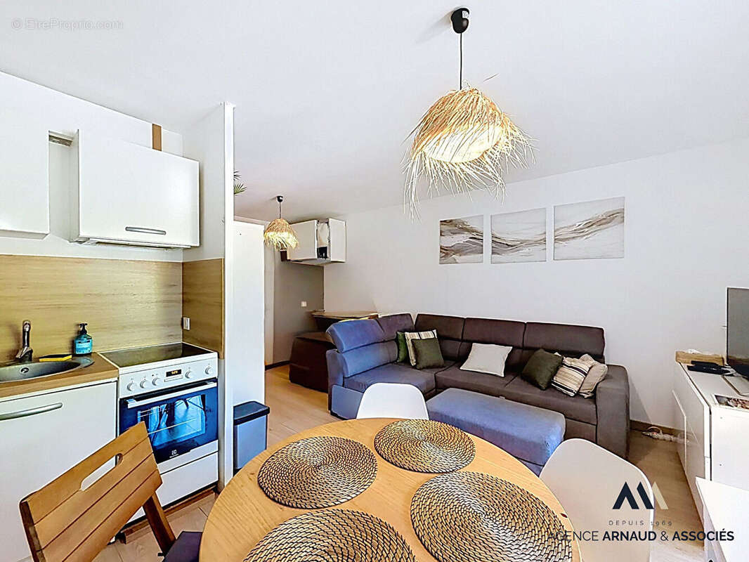 À vendre : Charmant studio de 27m² à Saint Cyr sur Mer, idéalement situé ! - photo 2