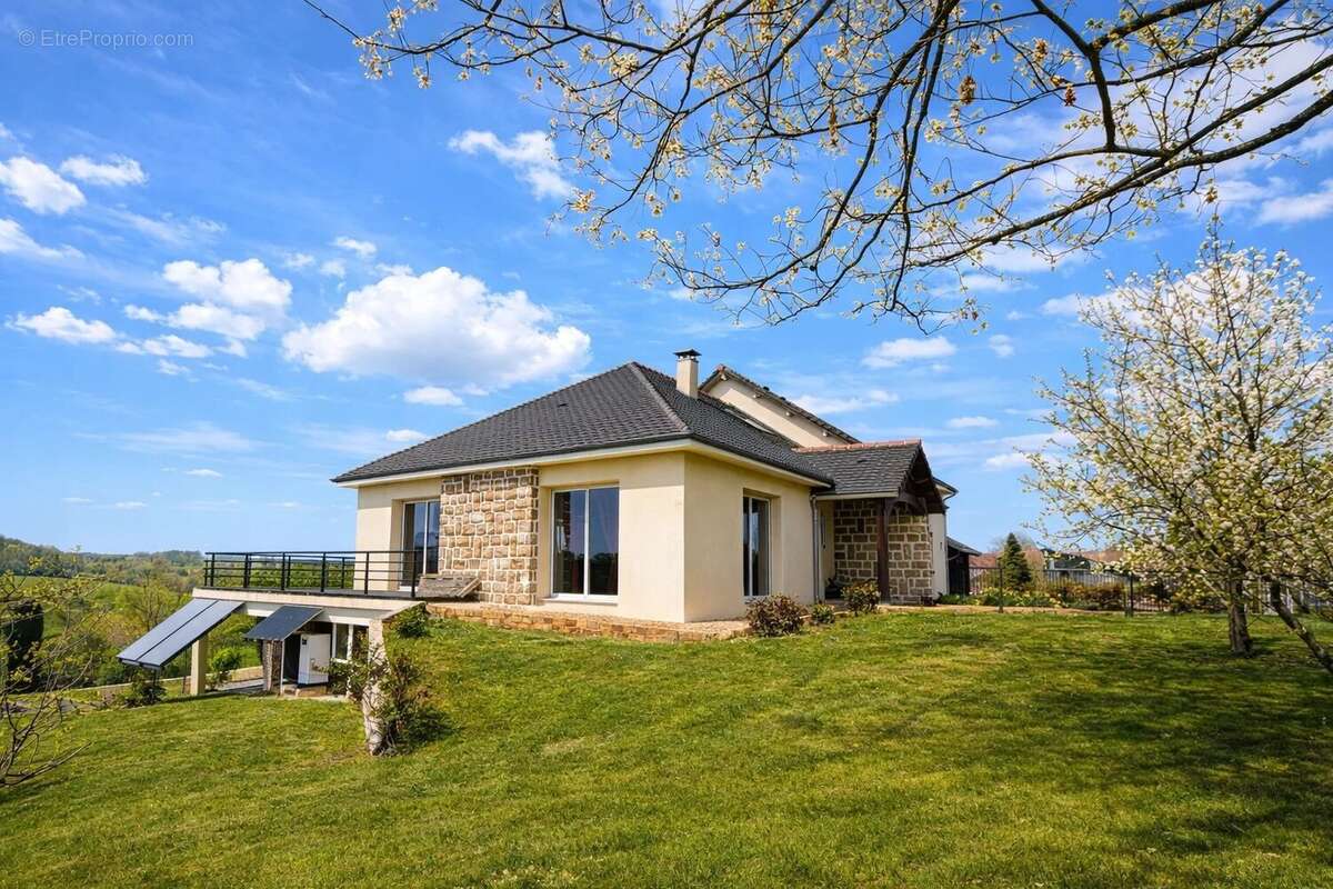 Maison à SAINT-AGNANT-DE-VERSILLAT