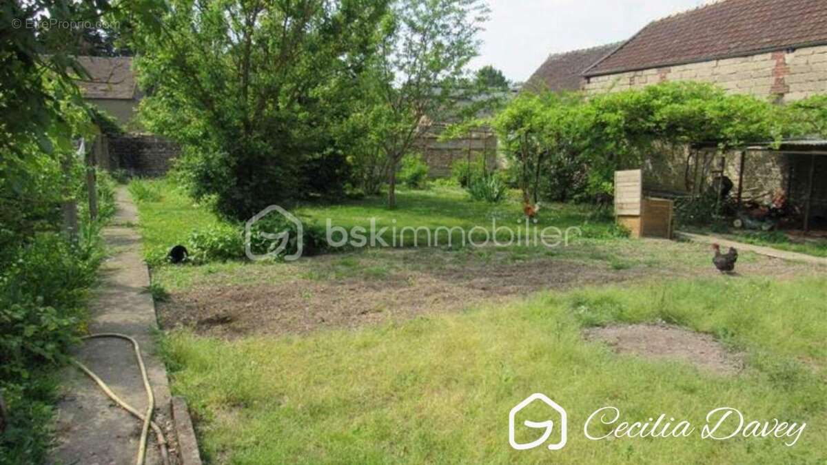 Maison à VILLENEUVE-SUR-YONNE