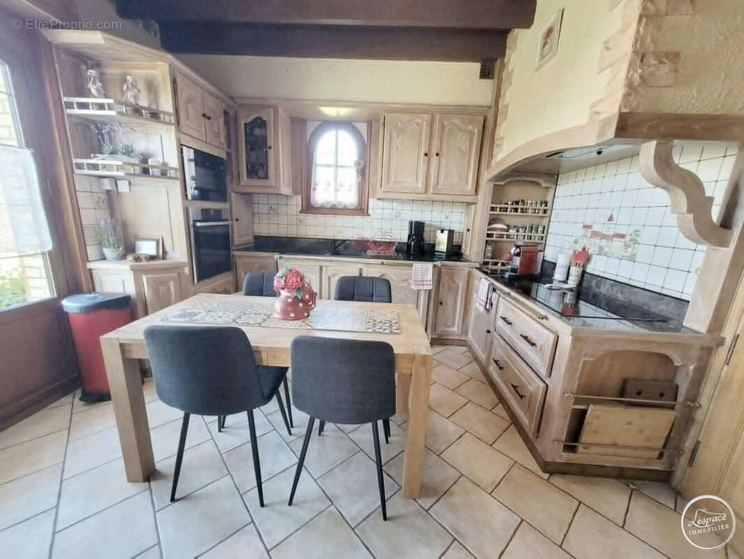 Maison à BAYENGHEM-LES-EPERLECQUES