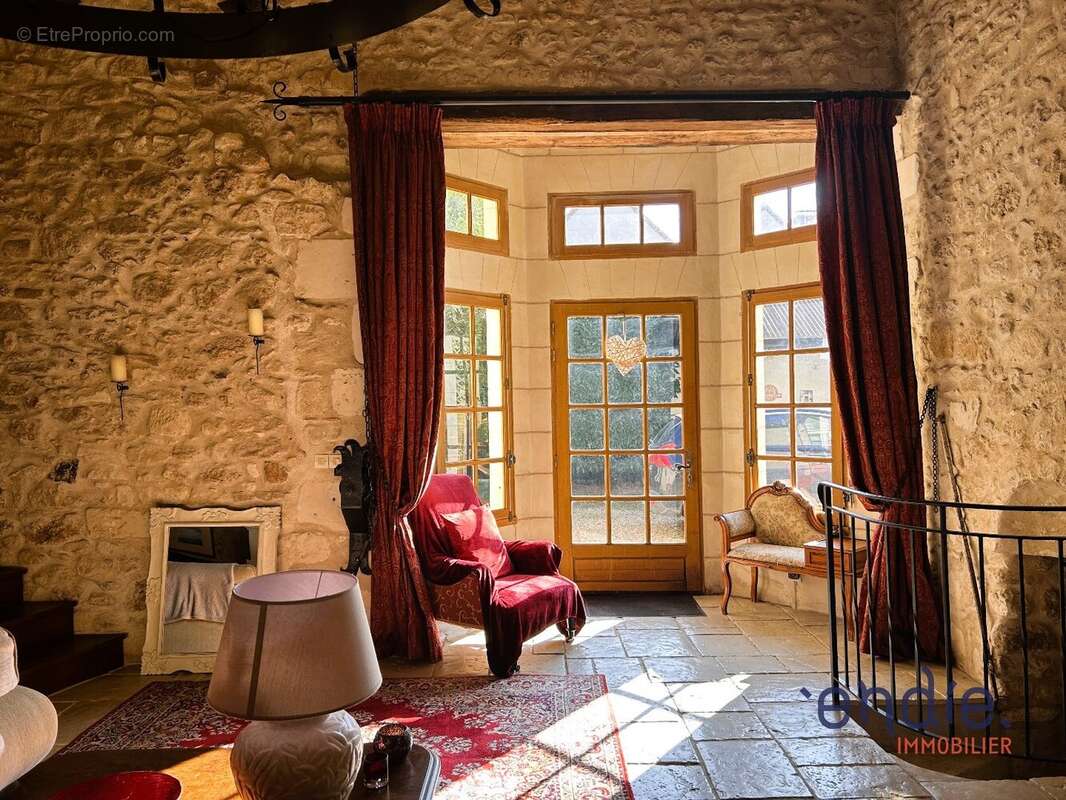 Maison à SAINT-REMY-SUR-CREUSE