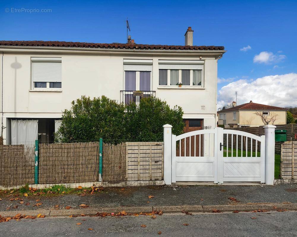 Maison à SAINT-LEON-SUR-L'ISLE