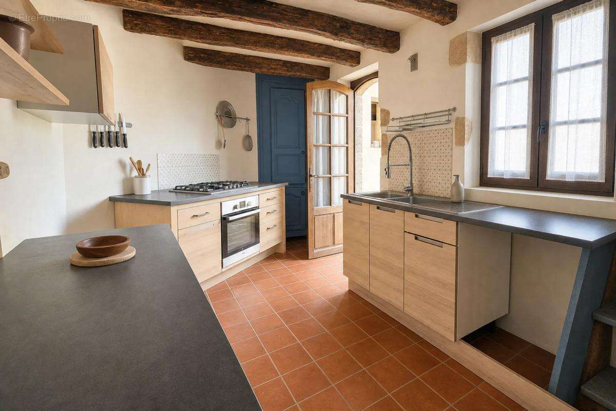 Maison à SAINT-CERNIN-DE-L'HERM