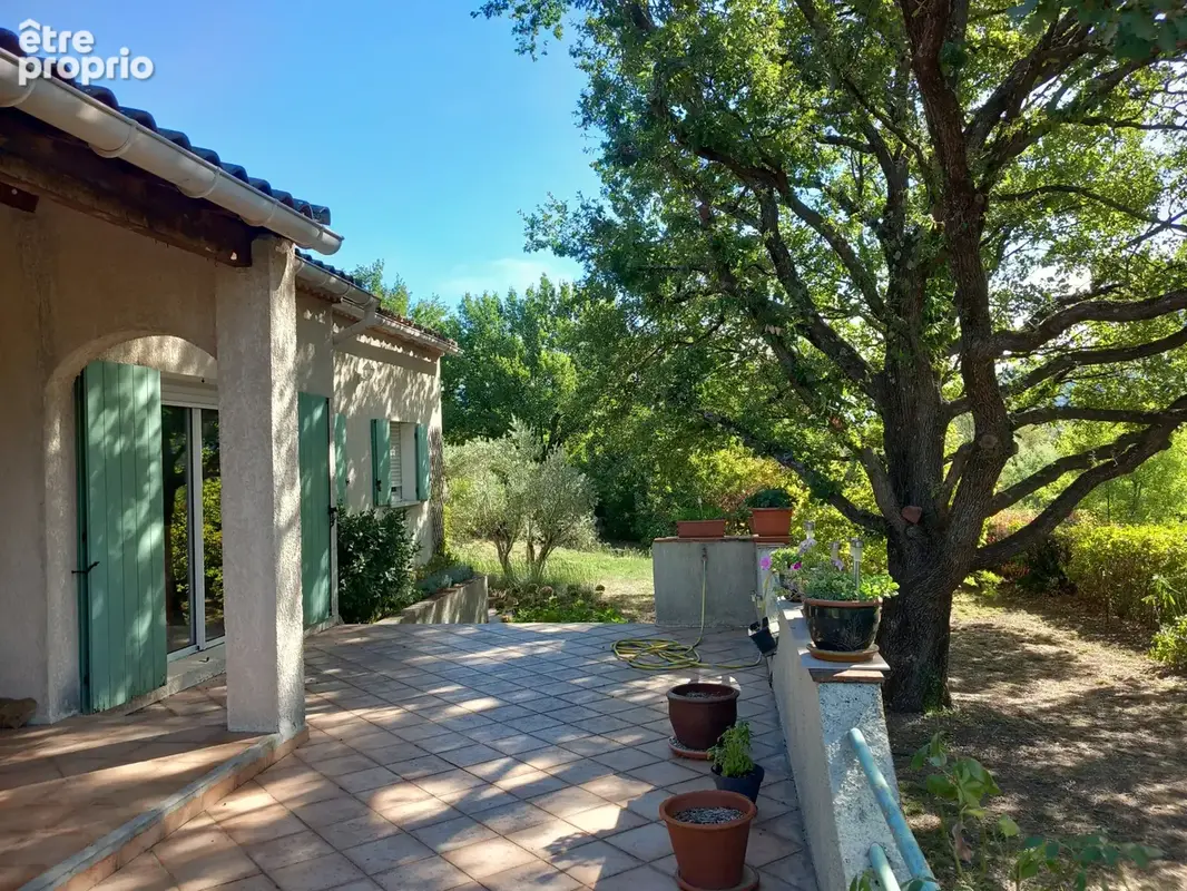 Superbe villa plain pied avec piscine sur 4000M2 arborés. - photo 20
