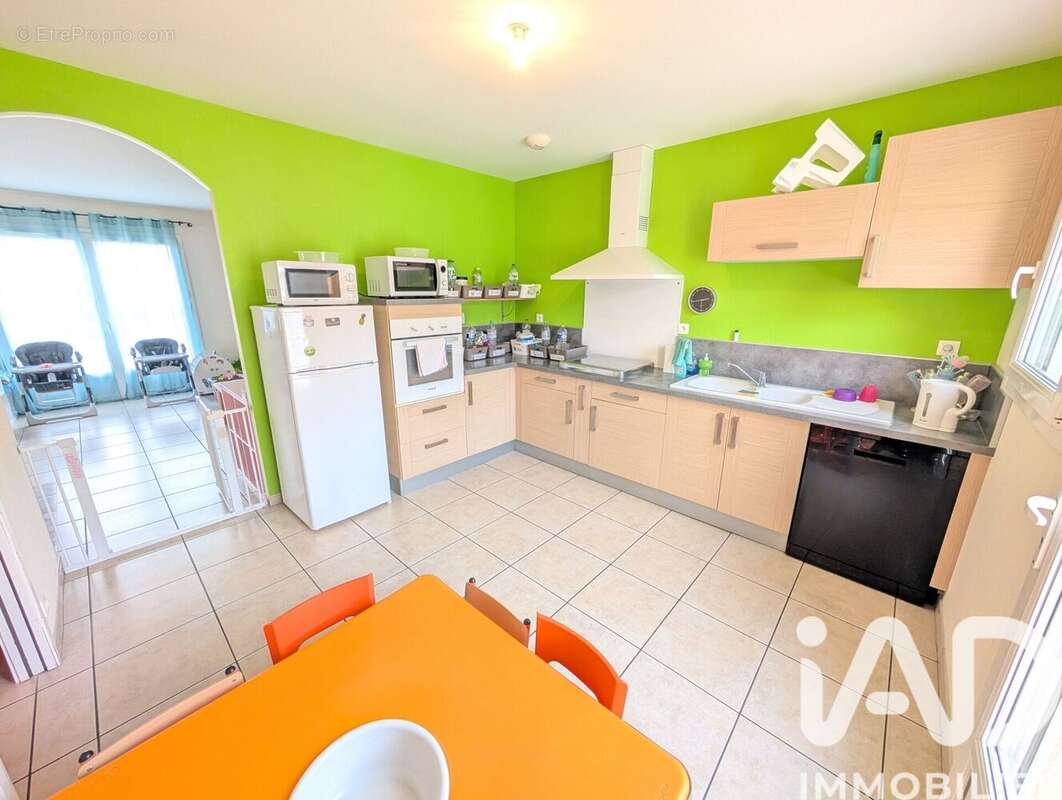 Maison 119 m² à Fleure  - photo 2