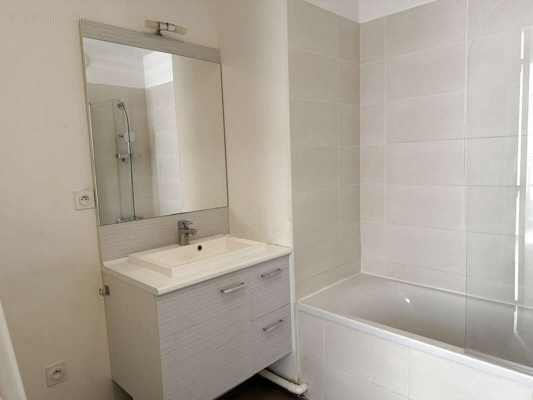 Appartement T3 avec Terrasse, Piscine et double box - Les Camoins 13011 - photo 7