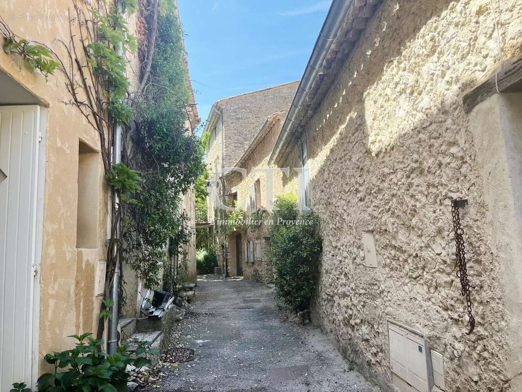 Appartement à MALAUCENE
