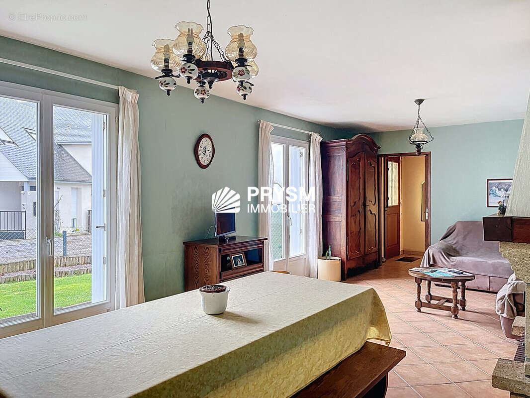 Salon-séjour - Maison à BETTON