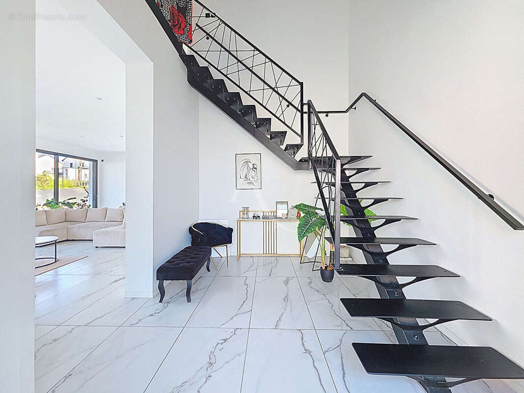 Maison à MONTREUIL-JUIGNE