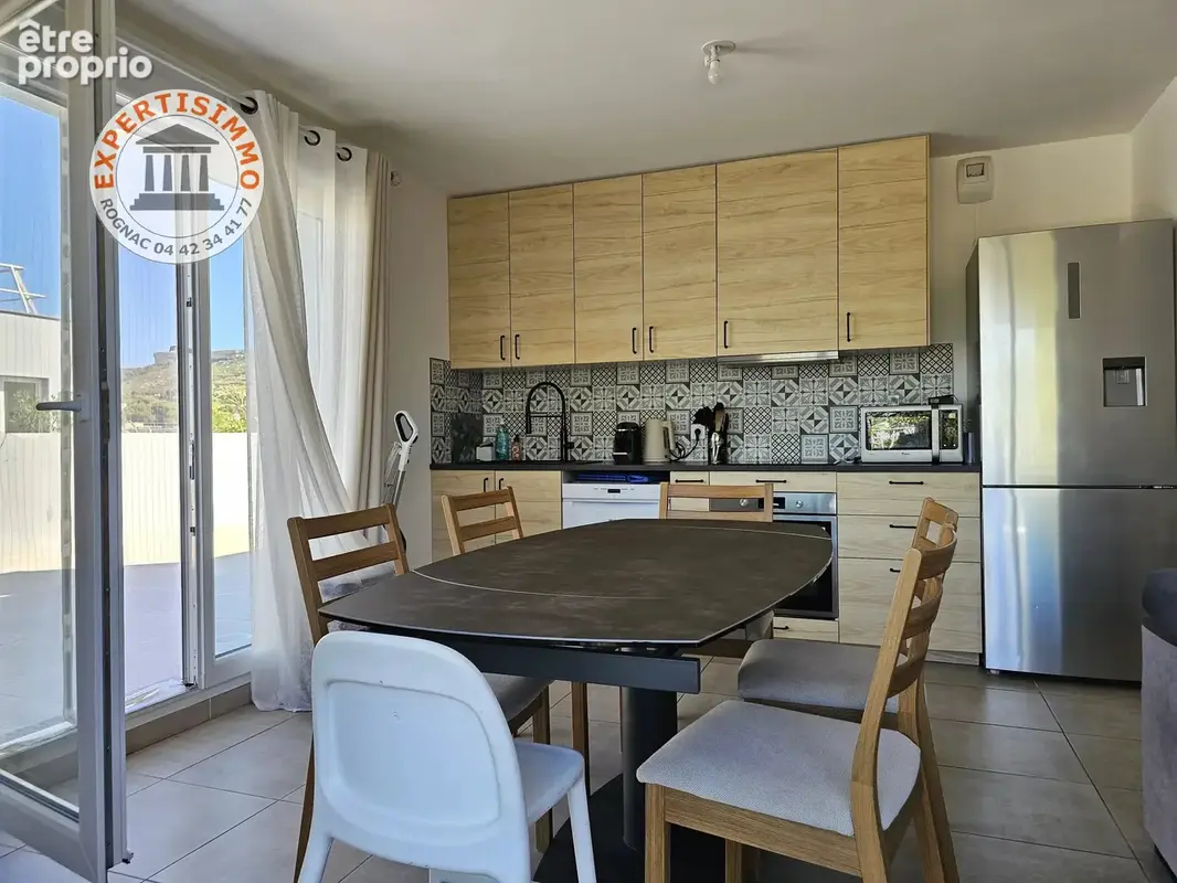 ROGNAC (13340) – Dernier étage avec terrasses panoramiques : T5 de 91 m² avec stationnements en sous-sol - photo 2