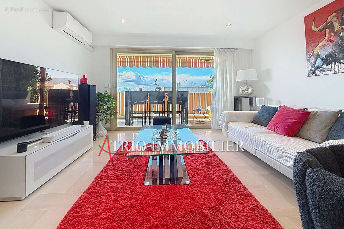 Appartement à SAINT-LAURENT-DU-VAR