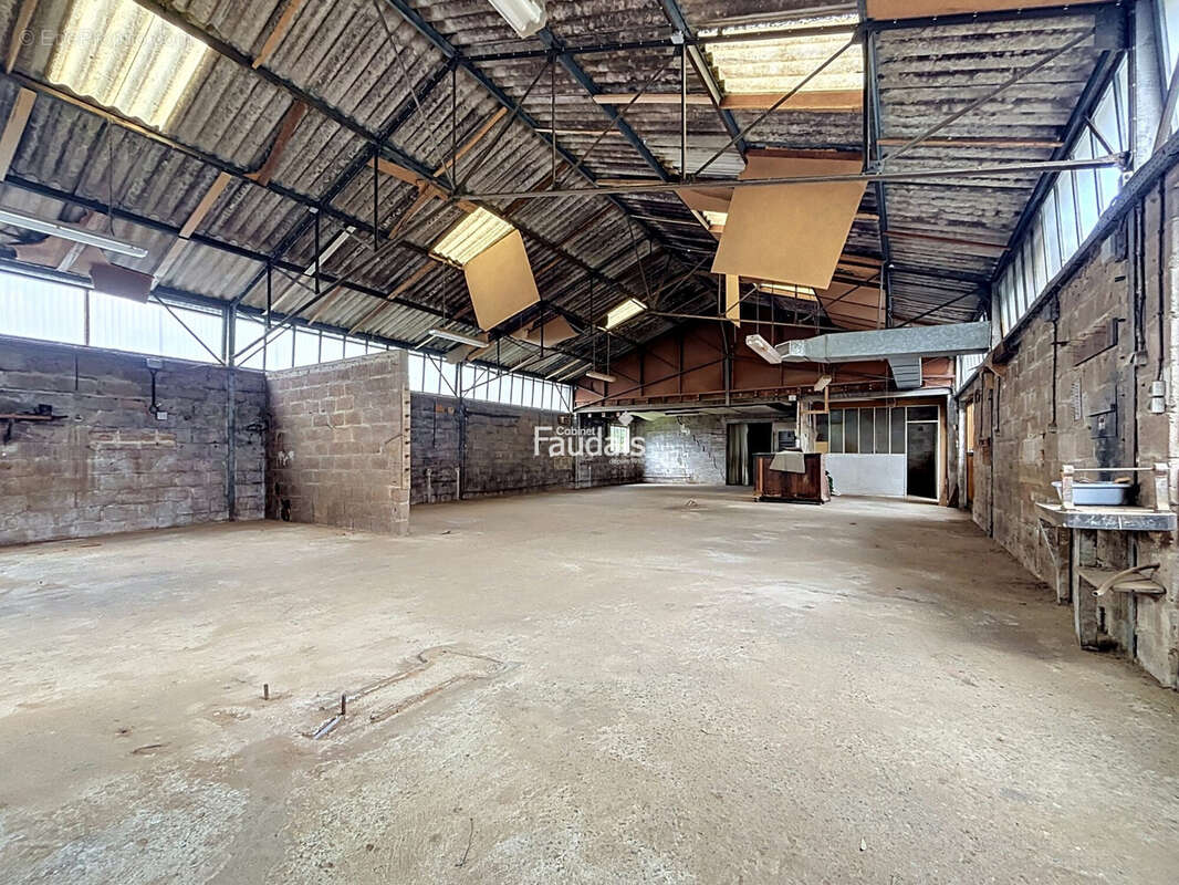 Commerce 450 m² à Agneaux  - photo 3