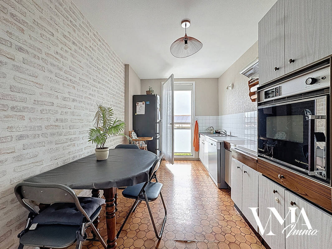 Appartement à LA TOUR-DE-SALVAGNY