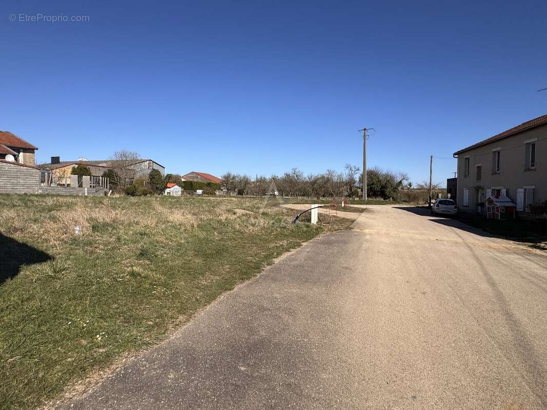 Terrain à VIONVILLE