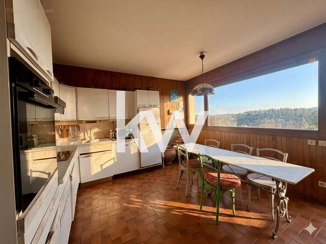 Maison 230 m² à Roche-La-Moliere  - photo 4