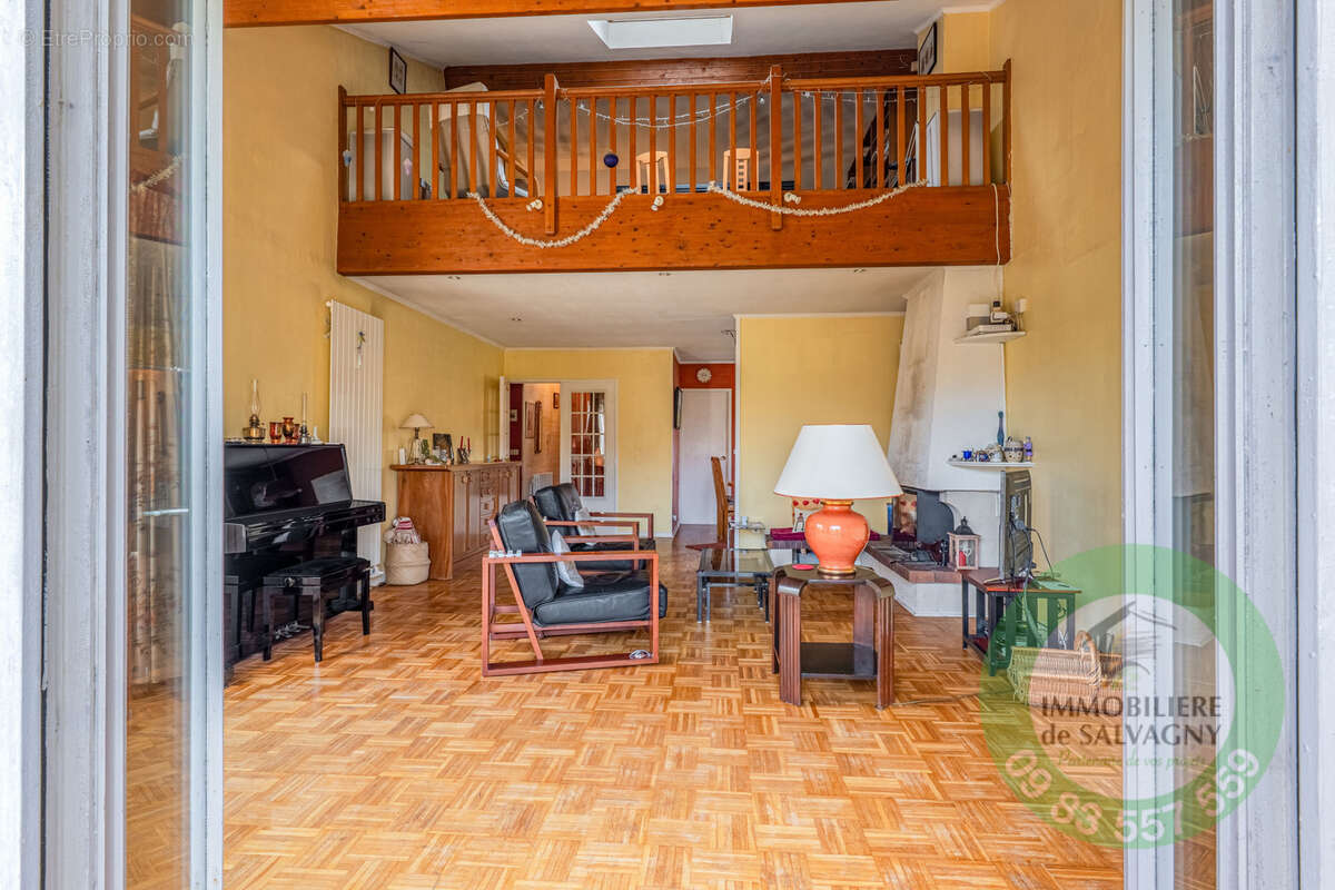 Maison à LA TOUR-DE-SALVAGNY