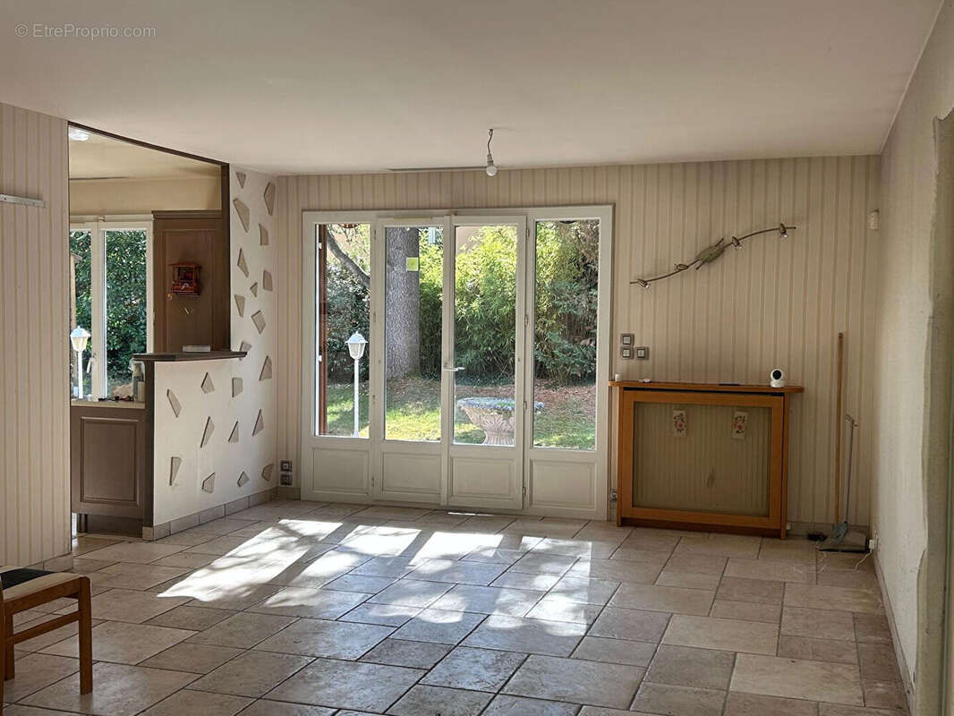 Maison à VARENNES-JARCY