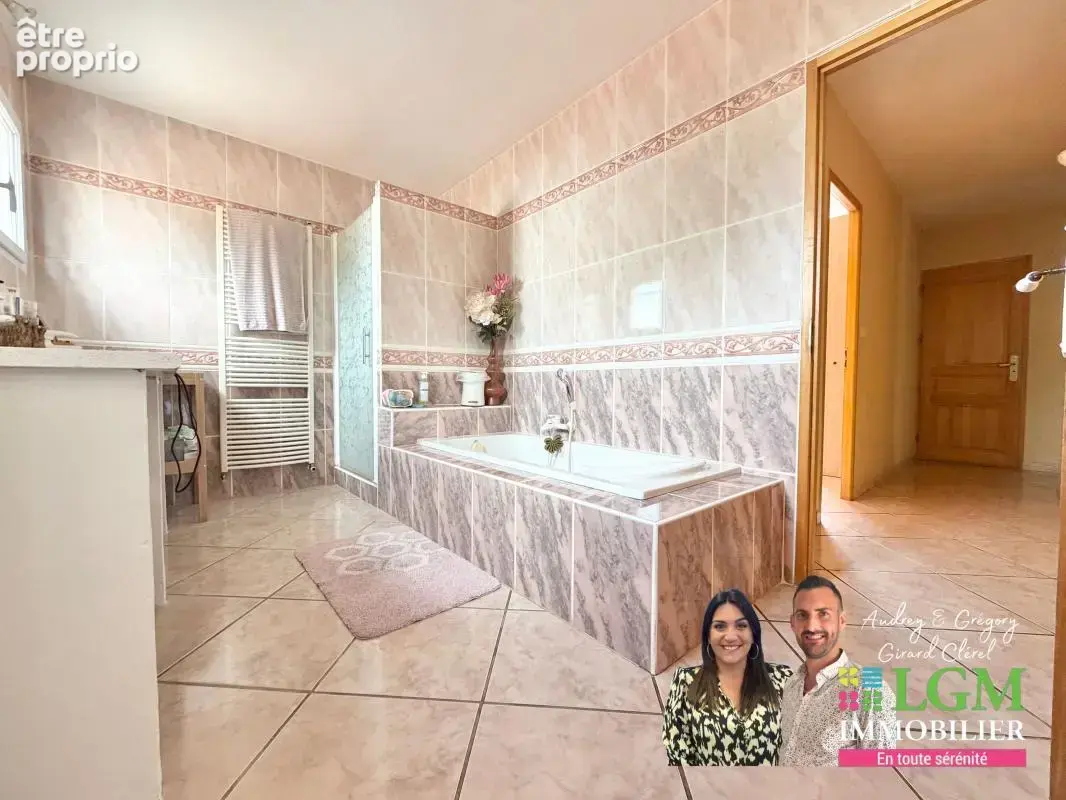 Maison de plain-pied, 4 chambres, piscine, 1000m2 de terrain, au calme, proche du centre - photo 18