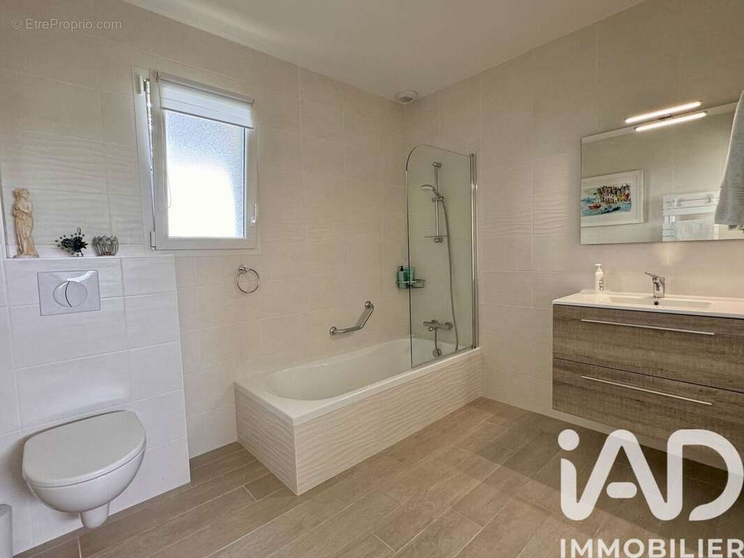 Maison 109 m² à Saint-Maurice-Le-Girard  - photo 8