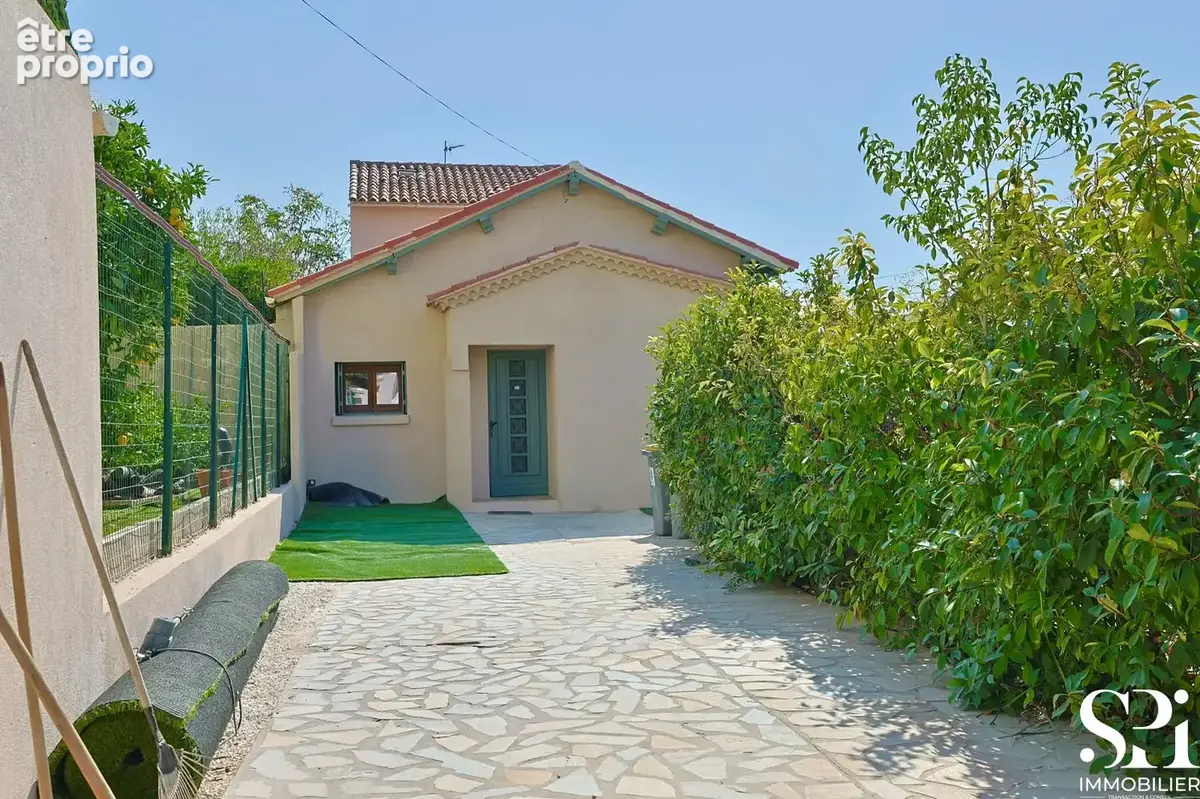 Maison de plain-pied avec piscine, jardin et garage — Toulon, quartier Sainte-Anne / Siblas - photo 7