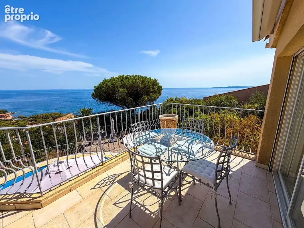 A vendre villa provencale vue mer golfe st tropez garage tout a pied aux issambres - photo 4