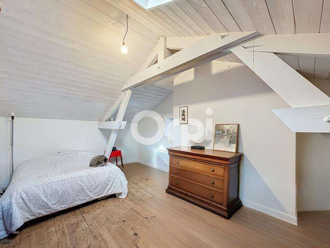 Maison à CREYSSENSAC-ET-PISSOT