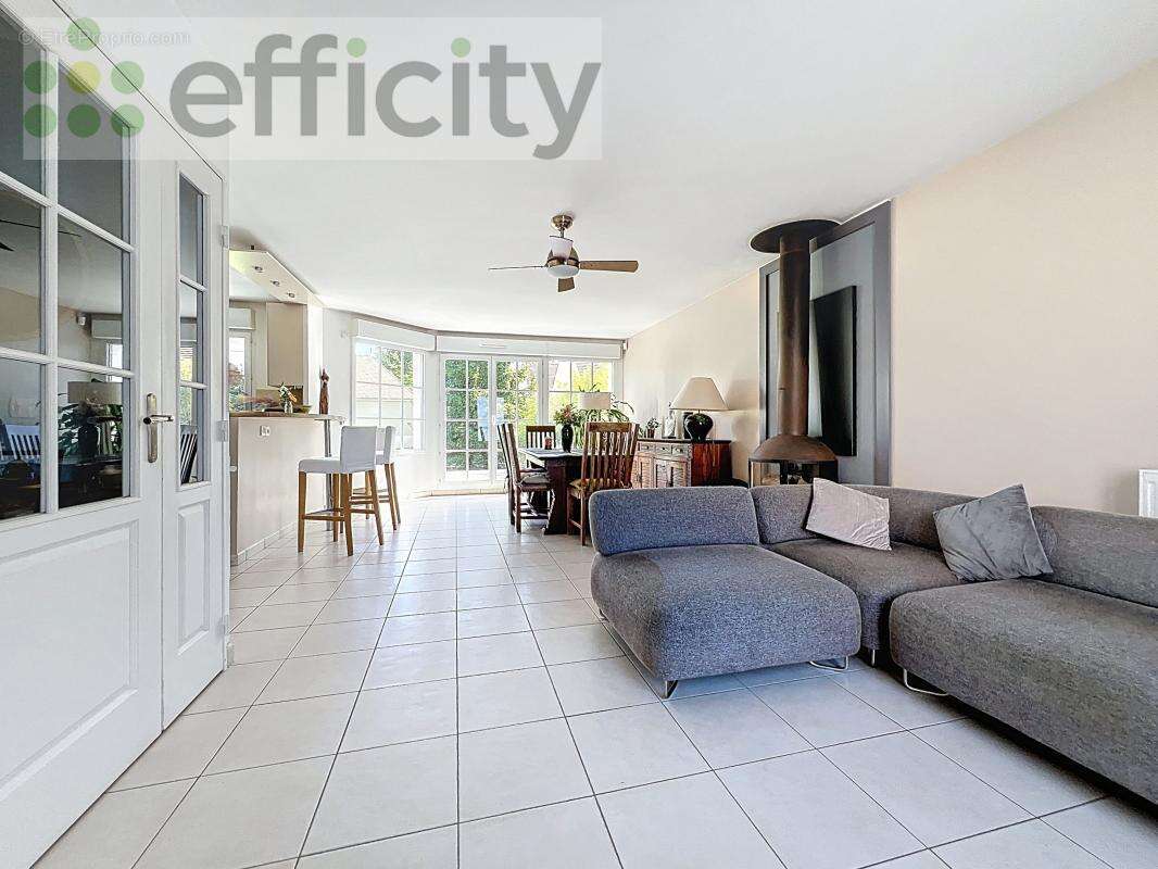 Maison à BAILLY-ROMAINVILLIERS