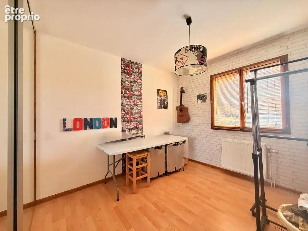 Maison avec sous-sol - 3 chambres et 2 bureaux - Terrain 730 m² avec piscine - photo 12