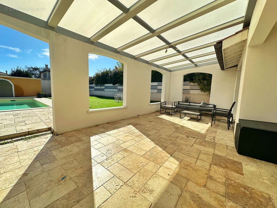 Maison à PIERRE-BENITE