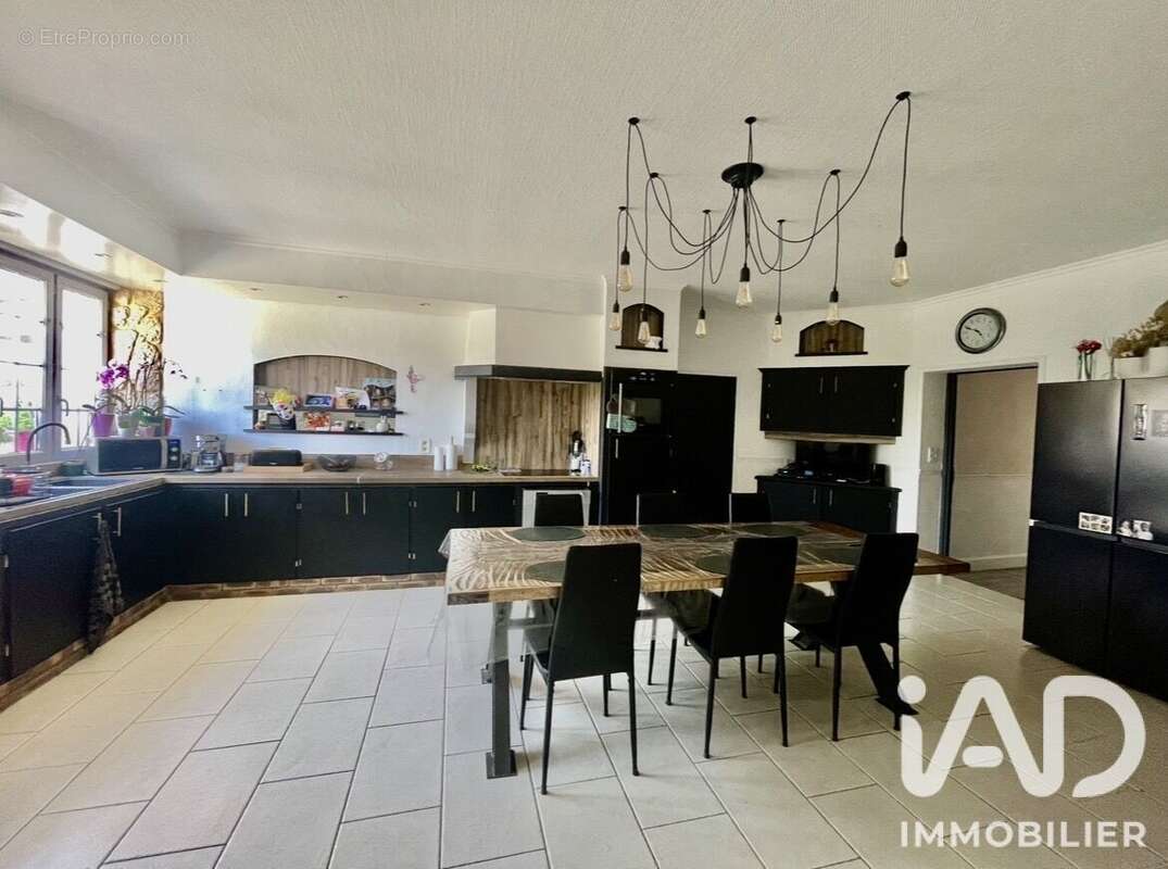Maison 257 m² à Le Thoult-Trosnay  - photo 6