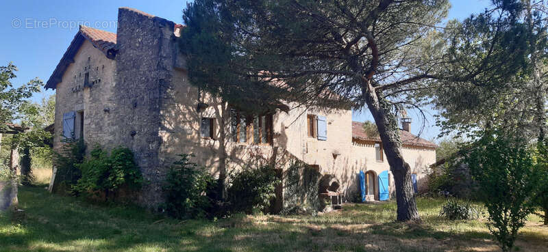 Propriete à vendre 9 pièces Proche de LALBENQUE (46) - photo 2