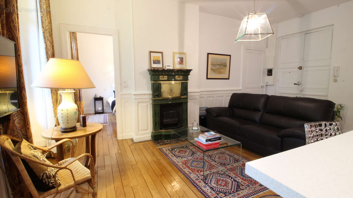Bel appartement T2 avec ascenseur en centre-ville de Vichy avec cave et mansarde - photo 2